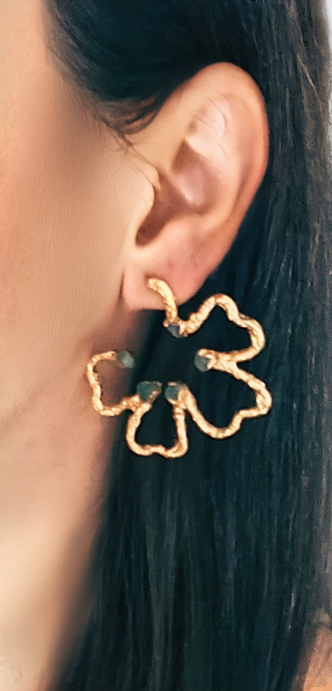 Flower earrings with natural emeralds