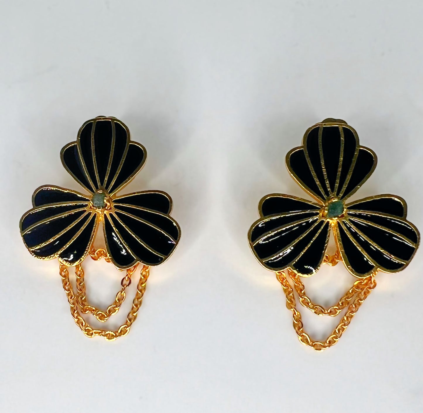 Flower earrings with natural emeralds