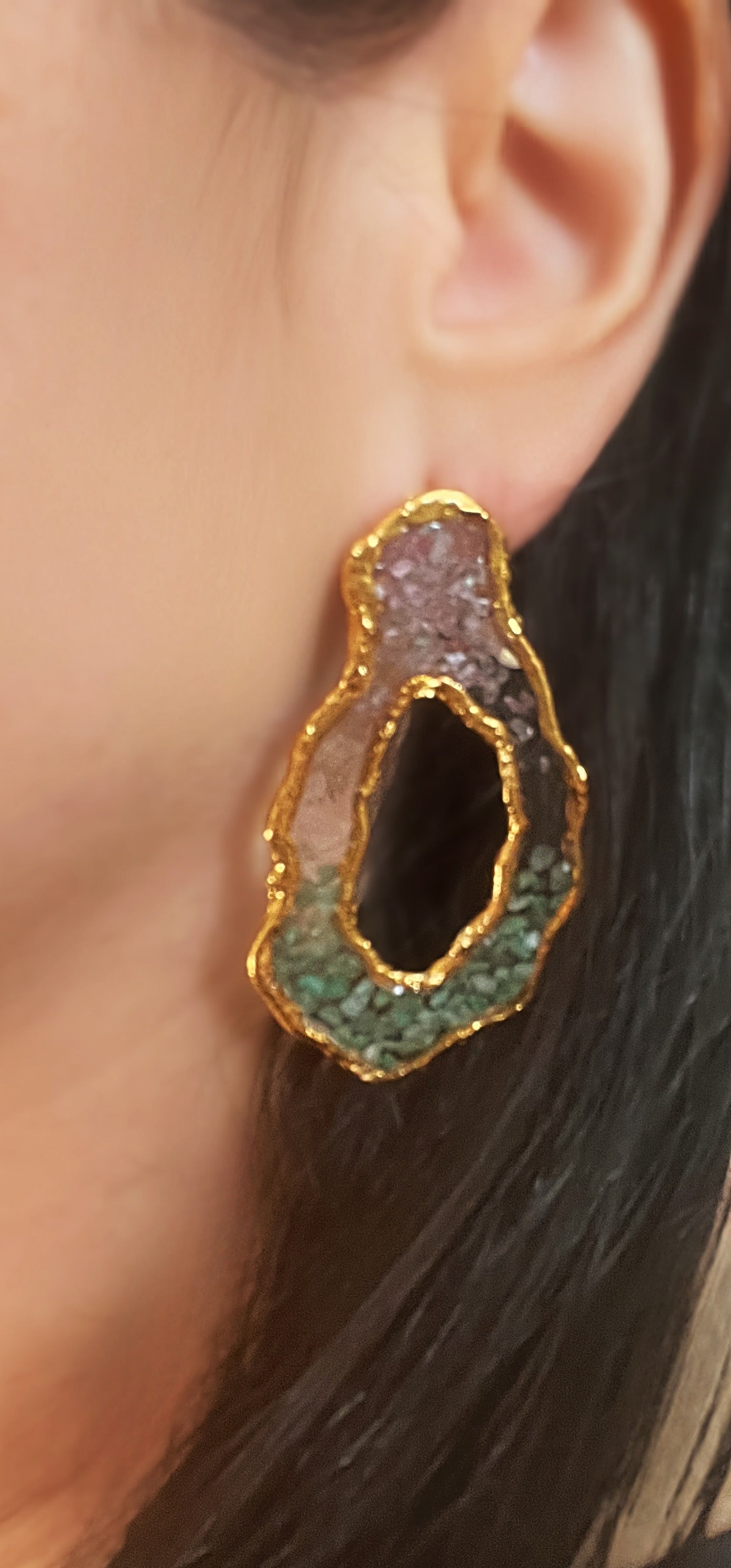 Earrings in natural emeralds and ruby stone